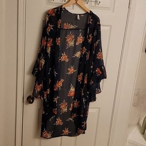 Pretty baby blue floral kimono